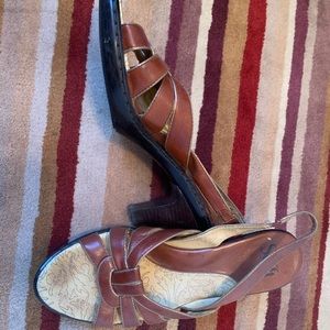 Sofft strappy sandals size 9.5